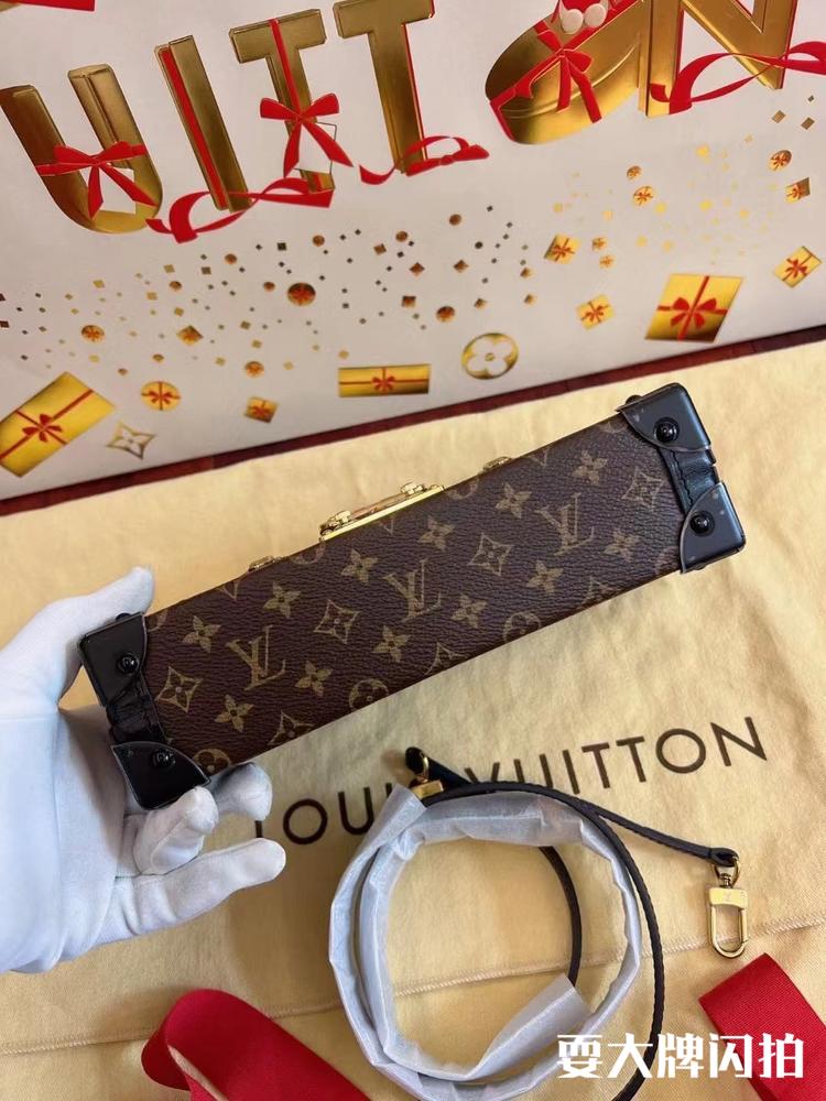 Louis Vuitton路易威登 老花Petite硬盒子 保存品LV路易威登 PETITE MALLE 老花黑边硬盒子 ，尺寸20*12.5*6，专柜公价44500 17编码附件尘袋好价💰1W多带走